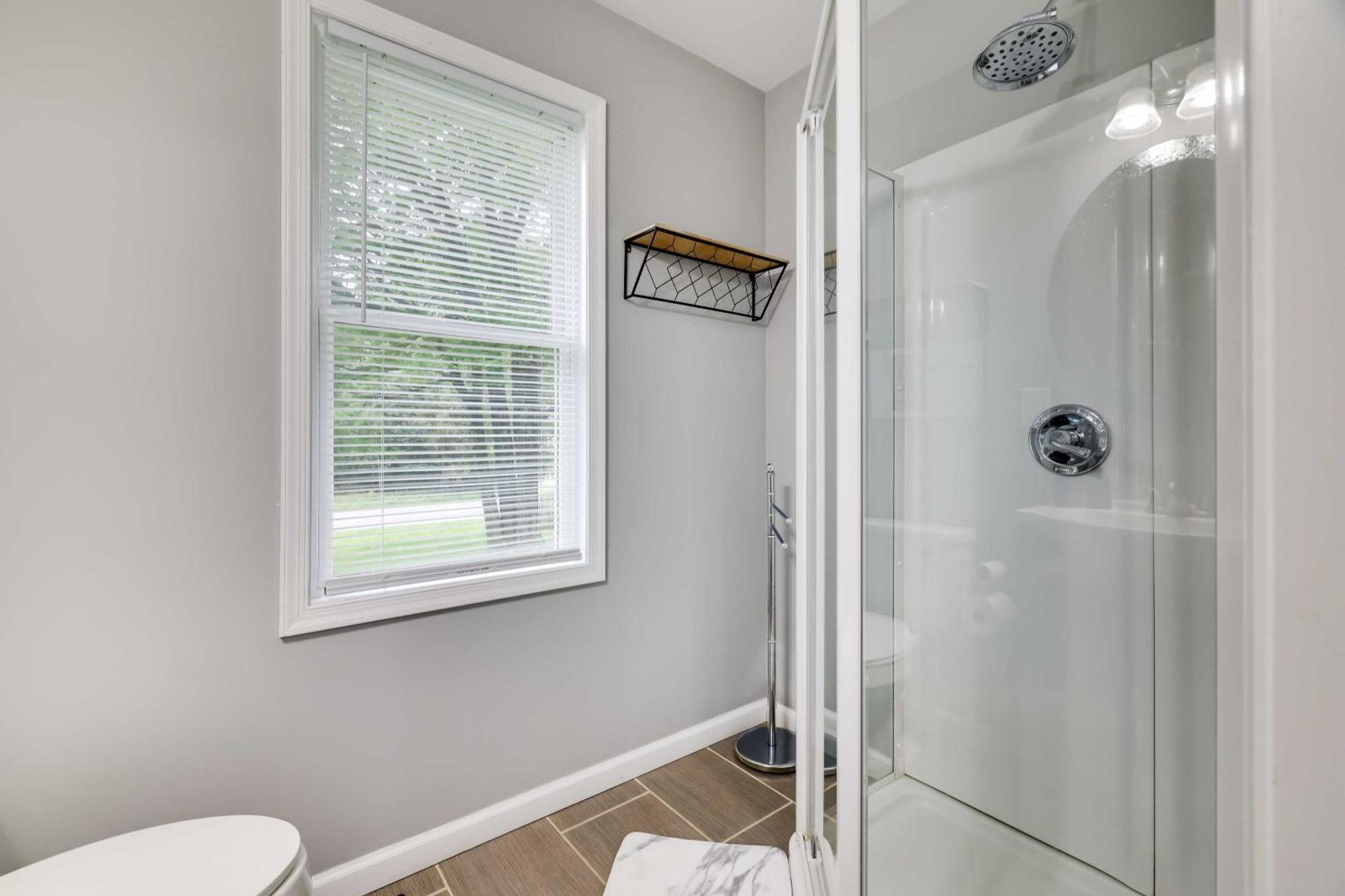 Spacious With Game Room, Amenity Access Holiday home