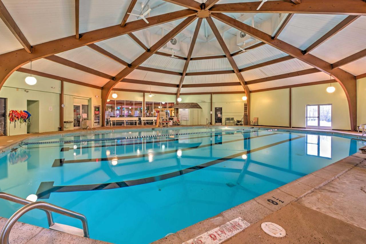 Spacious With Game Room, Amenity Access Holiday home